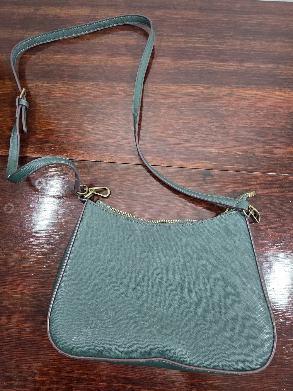 Green Crossbody Shoulder Bag Purse Adjustable Strap Gold Hardware